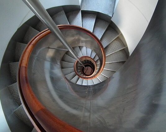 Jak podjechać pod stroma górę?