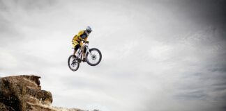 Czym grozi jazda z dziurawym tłumikiem?